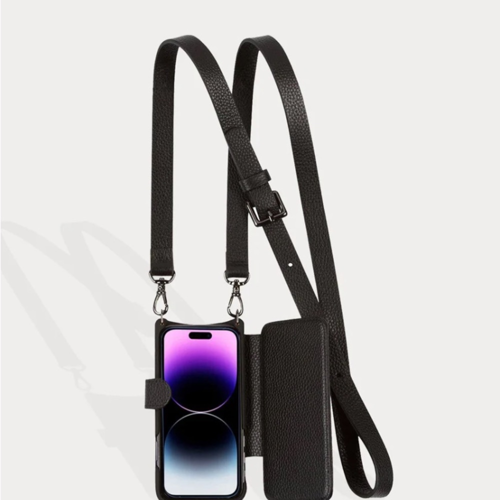 HAILEY FOLIO
Folio Leather Crossbody Bandolier 
Brown/silver for iPhone 11 Pro.